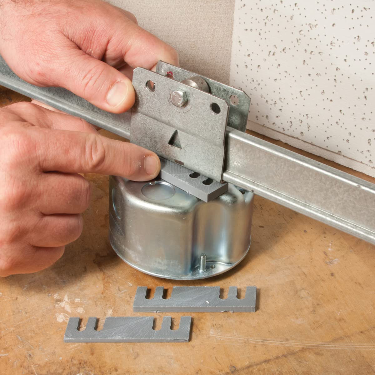 Raco 931 Grid-Brace with 4 in. Round Ceiling Box, 2-1/8 in. Deep, Two 1/2 & Four 1/2 & 3/4 in. Concentric KO's Gray - Image 6